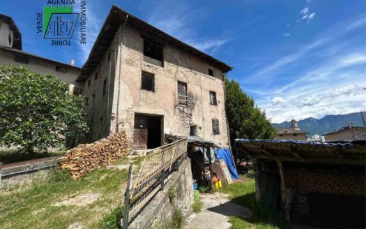 VILLE D’ANAUNIA – TUENNO – RUSTICO DA RISTRUTTURARE SU 4 LIVELLI