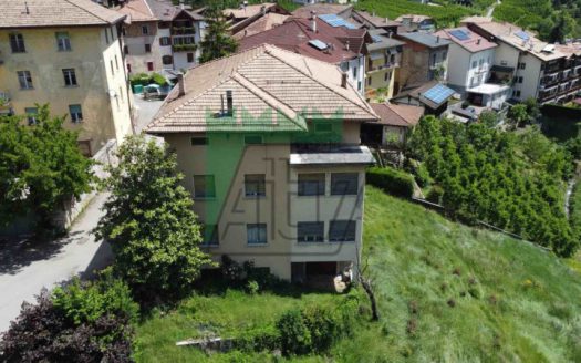 VILLE D’ANAUNIA – TUENNO – CASA INDIPENDENTE CON DUE APPARTAMENTI E AMPIO TERRENO