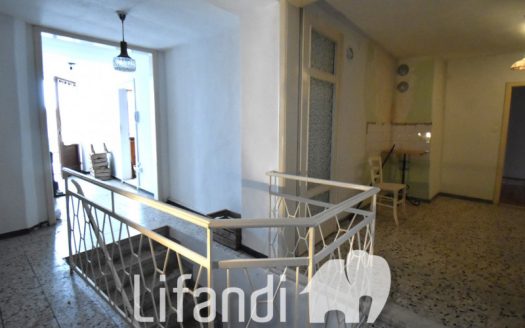 Sfruz, Val di Non: Casa da ristrutturare su 4 piani