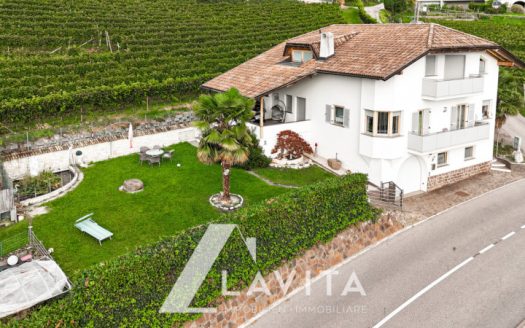 Villa unifamiliare con giardino a Caldaro