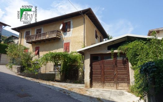 Campodenno, frazione Termon casa singola con ampio magazzino