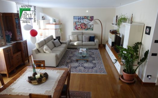 Mezzocorona, villetta a schiera con 5 stanze da letto e garage per 3 automobili