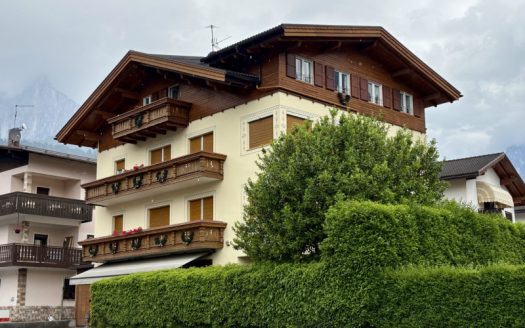 Primiero San Martino – Casa singola con 3 appartamenti e spazi commerciali