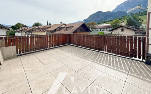 Ampio trilocale con terrazza ad Appiano