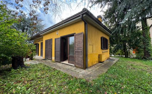 VILLA INDIPENDENTE CON GIARDINO