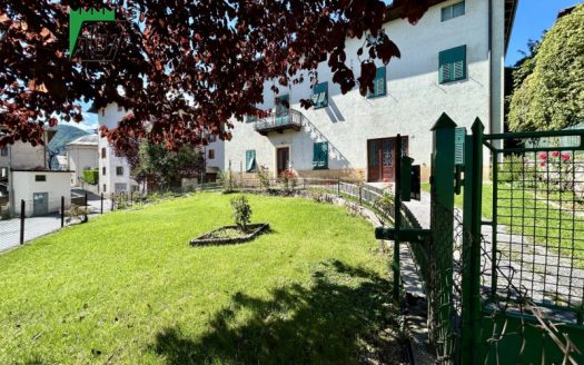 VILLE D’ANAUNIA – TUENNO – AMPIA CASA SINGOLA LIBERA SU 4 LATI