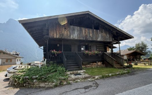 Elegante Chalet con Spa e Vista sulle Dolomiti in Vendita a Vigo di Fassa