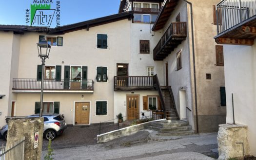 CLES – VENDIAMO LUMINOSO TRILOCALE MANSARDATO