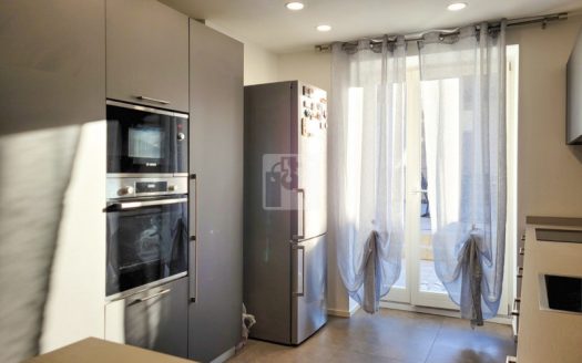 TRILOCALE CON ANNESSO LOCALE AL GREZZO