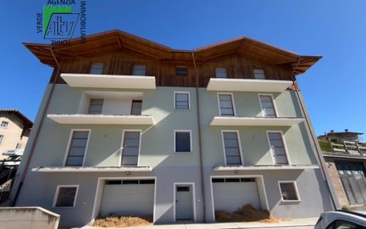 PREDAIA – OPPORTUNITÀ D’INVESTIMENTO – AMPIO EDIFICIO CON APPARTAMENTI AL GREZZO