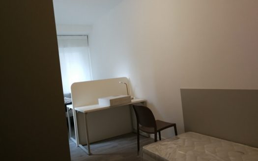 PER STUDENTESSA !!! POSTO LETTO IN STANZA DOPPIA APPARTAMENTO TRENTO VIA ZARA