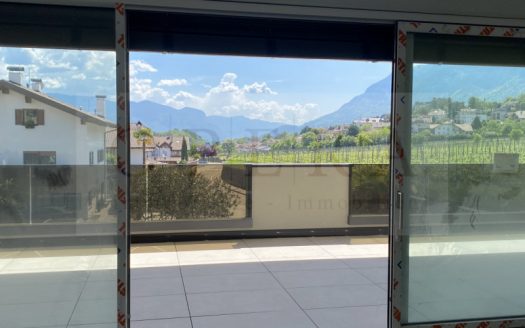 Appiano : nuovo quadrilocale con splendida terrazza.