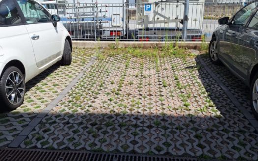 POSTO AUTO ESTERNO IN COMPLESSO COMMERCIALE, RESIDENZIALE