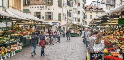Affittiamo banchetto Piazza delle Erbe