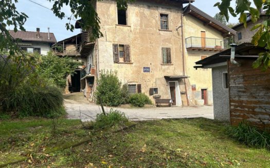 Civezzano – Terreno agricolo con porzione di maso e altre pertinenze