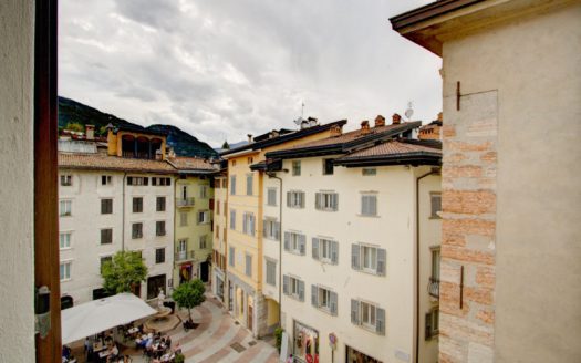 PRESTIGIOSO TRILOCALE IN CENTRO STORICO