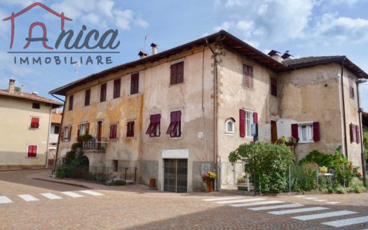 CAVARENO – APPARTAMENTO AD ULTIMO PIANO DA RISTRUTTURARE