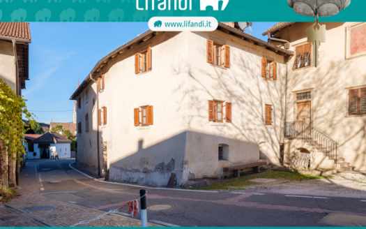 Ampio quadrilocale con cantina e posto auto