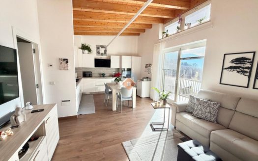 Quadrilocale SEMINUOVO con box doppio, stube ecc…