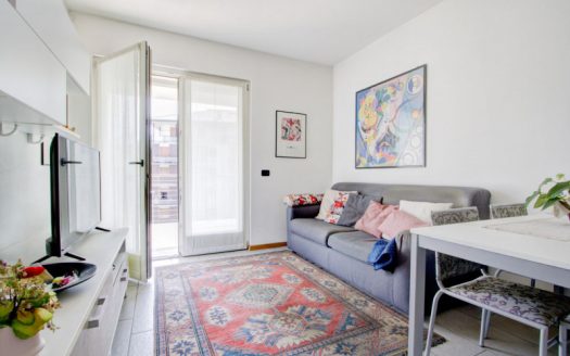 BILOCALE CON AMPIO TERRAZZO