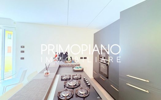 Appartamento 2 stanze e 2 bagni, ristrutturato e arredato