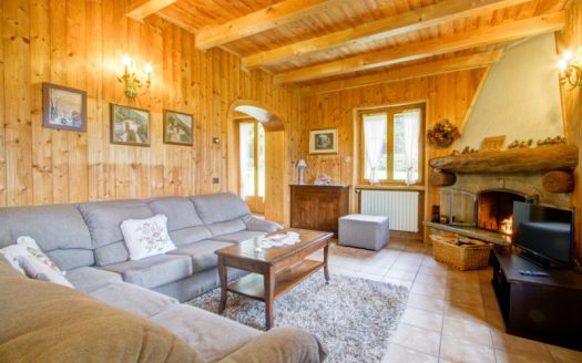 CASA SINGOLA CON AMPIO GIARDINO