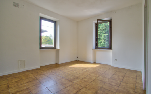 Ampio pentalocale con balcone e cantina