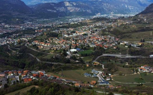 Appartamento quadrilocale in vendita a Cognola in Via alla Veduta