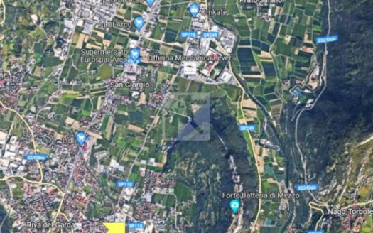 BILOCALE A POCHI PASSI DAL LAGO