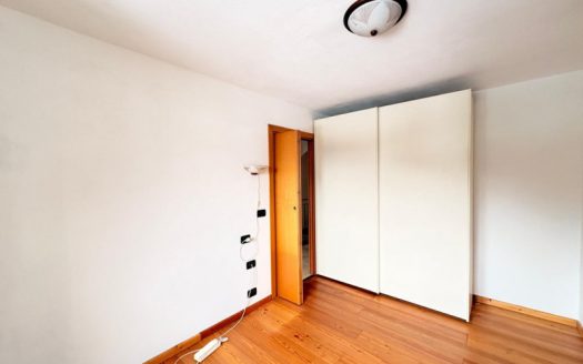 Porzione di bifamiliare in classe C con giardino privato in vendita a Ossana, Fucine