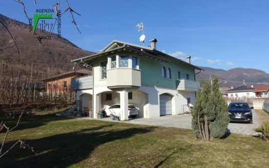 Villa singola panoramica con giardino a Sporminore