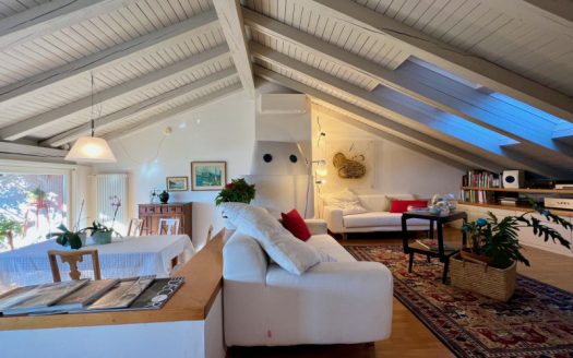 VIA DEGLI OLIVI – APPARTAMENTO ULTIMO PIANO IN POSIZIONE PANORAMICA E DOMINANTE