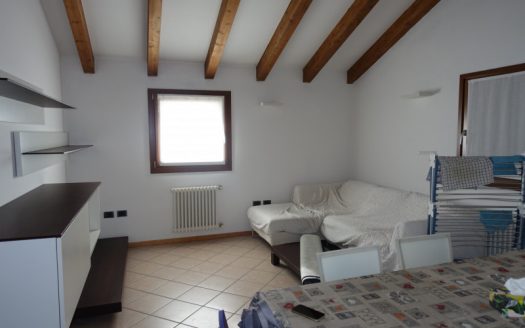 Mezzocorona, affittiamo appartamento ultimo piano con 2 stanze