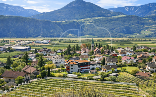 Casa plurifamiliare con giardino e bosco a Gargazzone