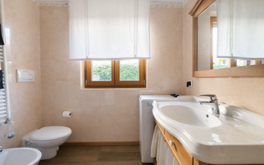 Villetta a schiera di testa con giardino