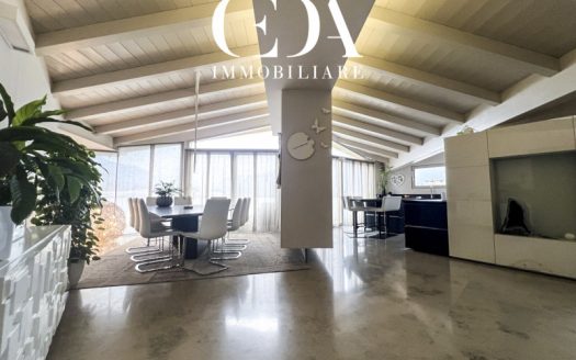 BOLGHERA – ATTICO PANORAMICO CON ANNESSO BILOCALE, 4 GARAGE, 4 POSTI AUTO, STUBE