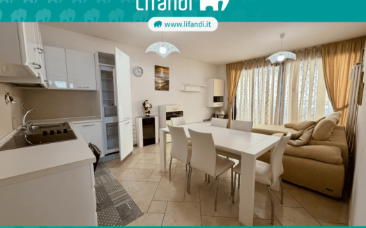 Trilocale luminoso con ampia terrazza, garage e cantina