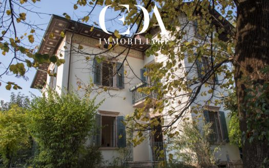 BOLGHERA – VILLA SINGOLA IN POSIZIONE UNICA