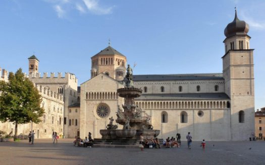 TRENTO – PALAZZO IN CENTRO STORICO A RESA