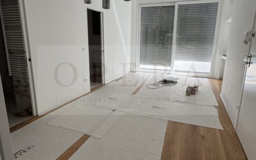 Via San Viglio: Trilocale ristrutturato a nuovo.