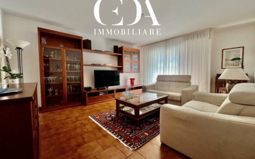 RONCAFORT – GRANDE TRILOCALE AD ULTIMO PIANO CON GARAGE E CANTINA