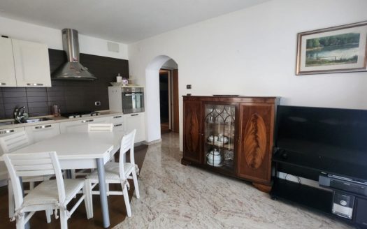 AFFITTASI BILOCALE a piano terra per 1 PERSONA!