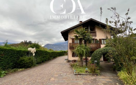 CASA SINGOLA CON PISCINA E DUE APPARTAMENTI SEPARATI