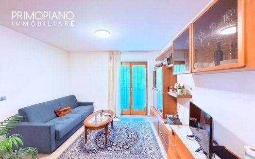 Elegante appartamento con giardino privato, taverna e box doppio – Classe A