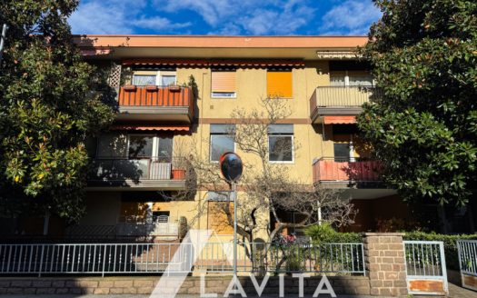 Quadrilocale con balcone a Merano