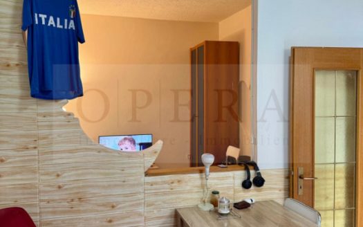 Bilocale con terrazza e posto auto privato.