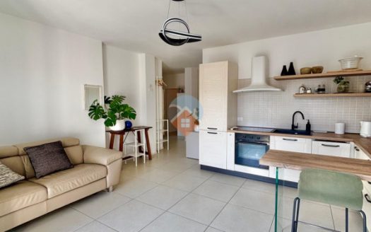 AMPIO Bilocale con GARAGE E TERRAZZO!