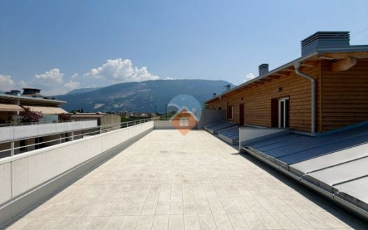 spendido attico con terrazza, 2 camere e pertinenze