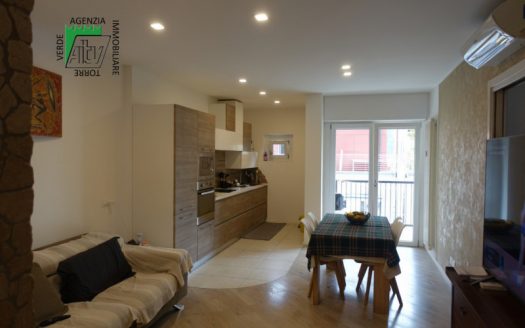 Mezzolombardo, centralissimo appartamento con 3 stanze, garage e cantina