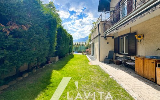 Quadrilocale con giardino e taverna a Ora